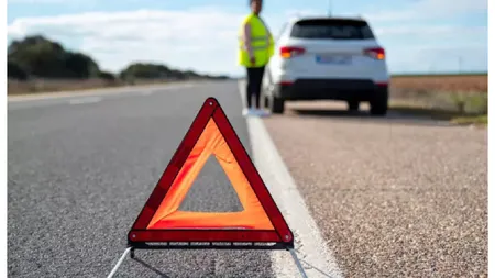 Dispare triunghiul reflectorizant. Amendă de 1.000 de lei pentru cine nu va avea noul gadget la bord