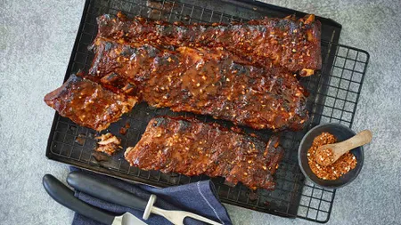 Cea mai bună rețetă de coaste de porc la cuptor: Fragede, rumene și incredibil de delicioase