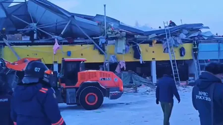 Mall prăbuşit din cauza zăpezii. Martorii oculari povestesc îngroziţi: 
