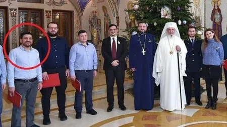 Doamne sfinte! Turcul evadat se poza alături de patriarhul Daniel, într-un cor de colindători, pe când încă era în regim închis! Un român de rând, fără cazier, nu reușește asta la fel de ușor!