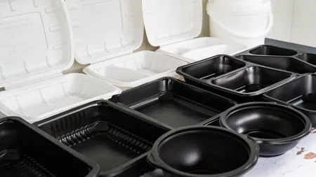 UE interzice ambalajele din plastic în restaurante. Care sunt noile reguli și de când intră în vigoare