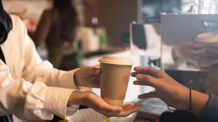 Mesajul care a transformat un bar local într-un câmp de luptă pe internet: Proprietarul le cere clienților nemultumiți să tacă dacă nu le convin majorările prețurilor