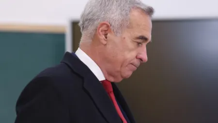 Călin Georgescu ar putea plăti amenzi de 50.000 de lei după ce a pierdut procesul la Tribunalul Ilfov. Este acuzat că în perioada campaniei strângea datele personale ale oamenilor fără să le aducă la cunoștință acest lucru