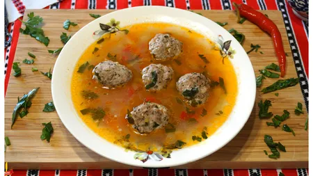 Câtă apă se pune în ciorba de perișoare. De ce nu e bine să pui prea multă