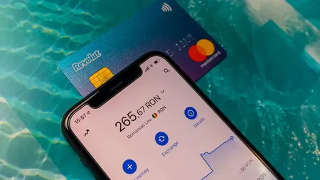 Revolut îți dă bani! Care sunt condițiile pentru a beneficia de abonamente gratuite și limite mai mare de retragere