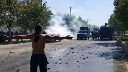 „Suntem înarmaţi şi pregătiţi să intervenim”: Donald Trump afirmă că, dacă Iranul ucide manifestanţi, Statele Unite „vor veni în ajutorul lor” / Reacţia iranienilor: „Să aibă grijă de soldaţii săi”