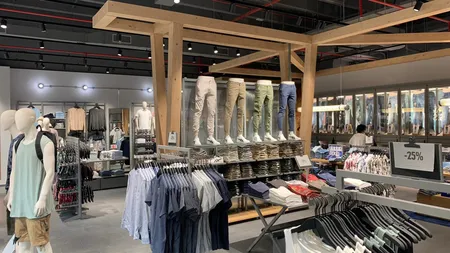 Brand gigant de haine recrutează pentru primul magazin din România, care va fi deschis la Sibiu