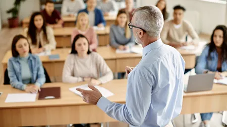 Schimbări în sistemul educațional! Profesorii care au împlinit 65 de ani, ultimii la repartizare