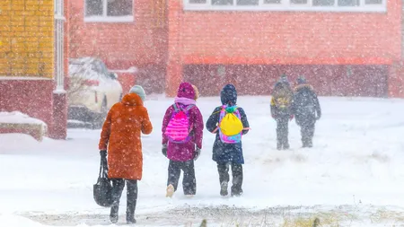 Școlile rămân închise, vacanță prelungită pentru elevi. Unde nu se fac ore joi, 15 ianuarie 2026