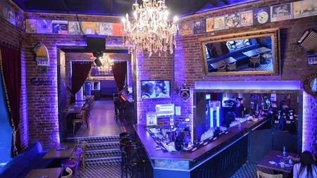 Clientele false din centrul vechi câștigă mai mult decât crezi. Ce salariu încasează lunar, în 2026, în funcție de program și locație