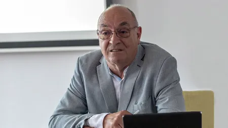 Un cunoscut profesor universitar de matematică afirmă că telefoanele nu trebuie confiscate în timpul orelor: „La ora de matematică toți copiii ar trebui să aibă telefonul sau tableta pe masă”