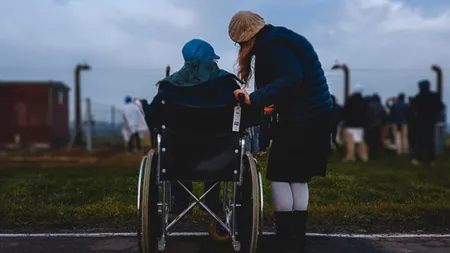 Câți bani câștigă un asistent personal în 2026. Salariul brut urmează să crească de la 1 iulie