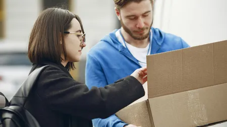 Chinezării cu surprize. A cumpărat o tabletă de pe Temu și a avut șocul vieții când a deschis pachetul!