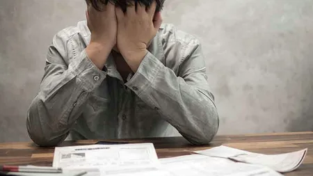 Românii care nu îşi mai pot permite plata ratelor scapă temporar de executarea silită. Când intră în vigoare legea şi cum se va putea renunţa la un credit, gratuit, în termen de 14 zile
