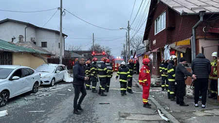Explozie într-o locuință din Sectorul 2 al Capitalei. Două persoane sunt rănite, iar clădirea şi două autoturisme din apropiere au fost avariate