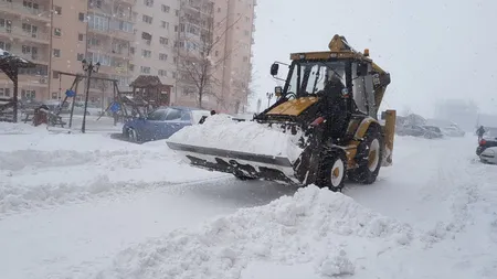Un bărbat nemulțumit de cum i-a fost deszăpezită strada a scos pistolul la muncitori. Scene incredibile în Corbeanca