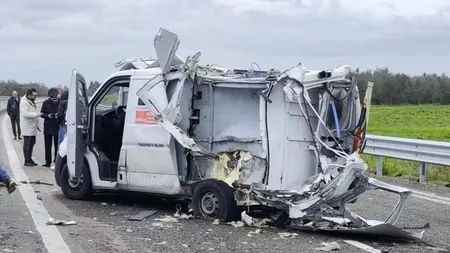Jaf ca în filme pe o autostradă din Italia. Un furgon blindat a fost atacat de un comando înarmat
