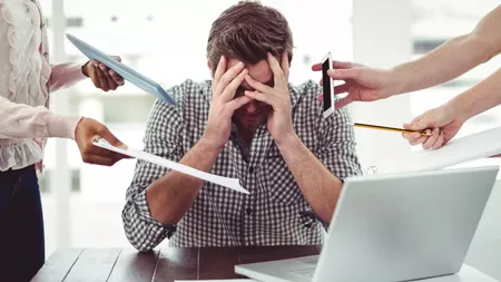 Senatul a aprobat două legi care definesc violența și hărțuirea la locul de muncă. Măsurile care vor fi aplicate