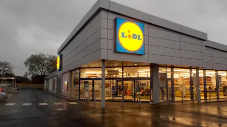 Experiența inimaginabilă prin care a trecut un angajat Lidl. După 10 ani de muncă, a fost concediat pentru că a băut o sticlă de apă și a uitat să o plătească