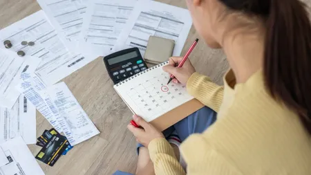 Publicarea listelor cu rău-platnici ar putea duce la colectarea mai multor taxe numai la sate, susțin economiștii