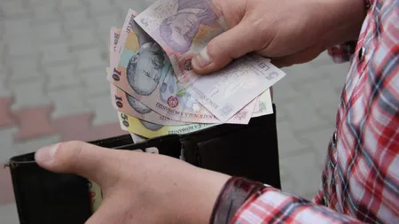Categoria de români care va plăti contribuţii mărite cu peste 800 de lei, odată cu majorarea salariului minim