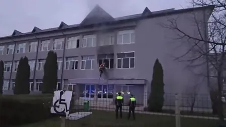 Incendiu la o școală din Drobeta-Turnu Severin.Cursurile se mută în online pentru 250 de elevi