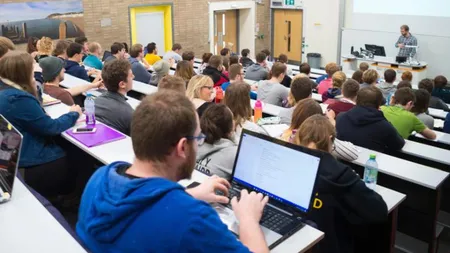 Universitățile de stat din România măresc taxele pentru studenți. Cei care vor să studieze Dreptul trebuie să plătească dublu