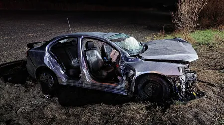 Accident de cod roşu: cinci persoane încarcerate după coliziunea dintre două maşini
