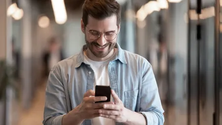 Te apasă facturile? Iată cum faci un ban în plus, în 2026. Aplicațiile care te plătesc să stai pe net