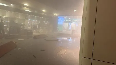 MAE, recomandări esenţiale pentru cei peste 1.000 de români blocați în zona de conflict. Emiratele au anunțat că vor acoperi cazarea, mesele și reprogramarea zborurilor pentru peste 20.000 de pasageri