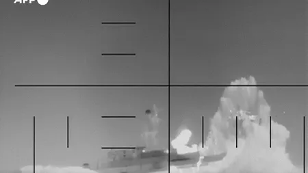 Navă iraniană lovită de un submarin lângă Sri Lanka, sunt 100 de dispăruţi VIDEO