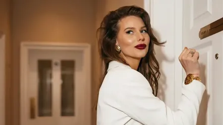 De ce batem în lemn când ne merge bine? Secretul din spatele celei mai vechi superstiții din lume