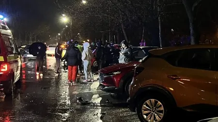 Un șofer de 20 de ani s-a crezut zmeu în Capitală. A lovit 8 mașini parcate regulamentar, apoi a făcut scandal