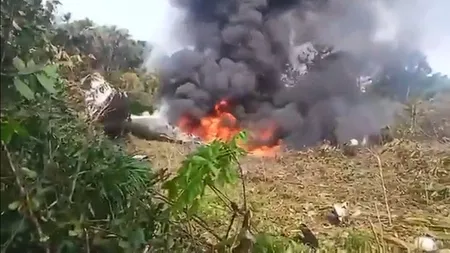 Avion prăbușit la decolare. Cel puțin 100 de pasageri la bord, primele imagini de la fața locului sunt șocante VIDEO