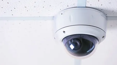 Scandal uriaș la un liceu din Focșani! Camere de supraveghere montate în toaleta fetelor. Cum a răspuns liceul