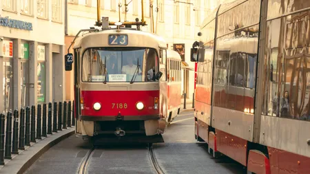 Excursie de coşmar. Elevi români răniţi grav la Praga după un accident cu tramvaiul  