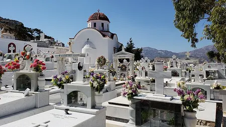 Grecia exhumează 150 de persoane moarte de Covid. Trupurile lor nu s-au descompus nici după 5 ani