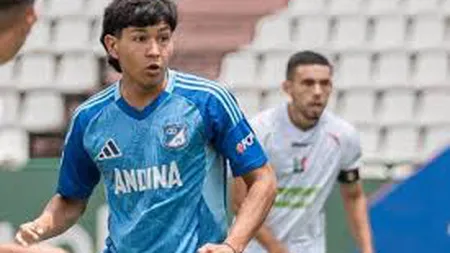 Tragedie în fotbal! Jucătorul de doar 18 ani s-a prăbuşit pe teren în timpul meciului și nu a mai putut fi resuscitat