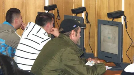 Cum își ajuta un instructor auto elevii să copieze la examenul teoretic pentru permis. A primit o amendă colosală