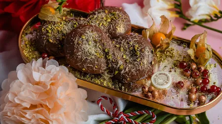 Blasfemie! Au apărut primii mucenici Dubai, cu ciocolată și fistic, iar prețul este uriaș. De banii ăștia faci o tavă întreagă acasă