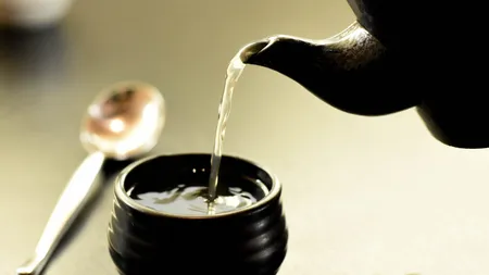 Pune o monedă într-un ceainic înainte să fiarbă apa și vezi ce se întâmplă. Rezultatul te va uimi