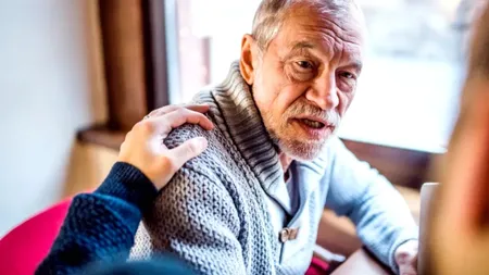 Zeci de pensionari din Iași, înșelați de o casă de ajutor reciproc. Cum au rămas seniorii fără bani