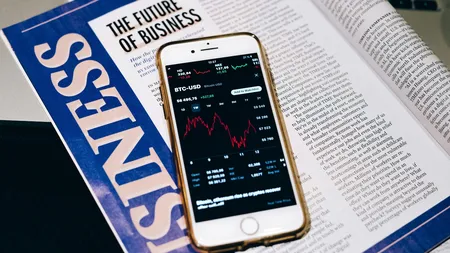 Ziua dispariției cash-ului, tot mai aproape. Cum vor ”arăta” banii viitorului. Inteligența artificială va face plăți în locul omului!