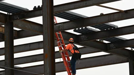 Cât câștigă un muncitor în construcții în Spania. ”Îmi ajunge”