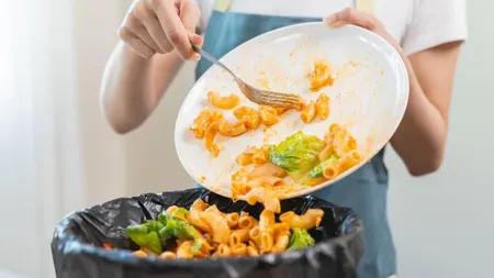 Raportarea risipei alimentare devine obligatorie de la 1 aprilie: Amenzi uriașe pentru firmele care nu declară stocurile aruncate