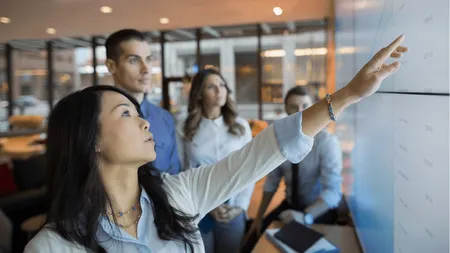 Diferențele salariale dintre bărbați și femei în România, în 2026. Ce venituri au pentru aceleași profesii TABEL