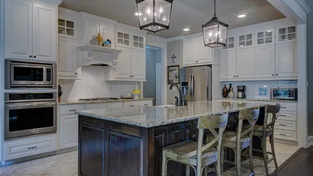 Aparatul din bucătărie care consumă cât 100 de becuri. Mulți români îl folosesc zilnic