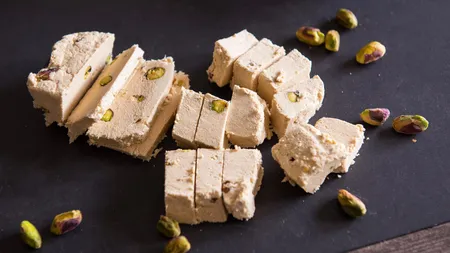 Halva de post cu patru ingrediente. Desertul pe care trebuie să-l încerci în Postul Paștelui