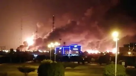 Atacul care ar putea arunca în aer pacea din Golf. Conducta de petrol din Arabia Saudită care ocolește Ormuz a fost bombardată
