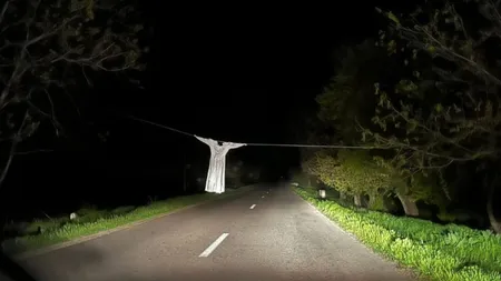 Glumă macabră pe un drum din Călăraşi. O sperietoare agăţată pe un drum judeţean putea provoca accidente grave